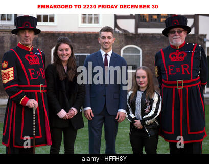 Embargoed to 2230 Friday December 30 (Left to right) Chief Yeoman Warder Alan Kingshot, Laura Unsworth, Max Whitlock, Eleanor Robinson and Yeoman Clerk Phil Wilson, at the Tower of London after a press conference to announce the New Year Honours 2017. Stock Photo