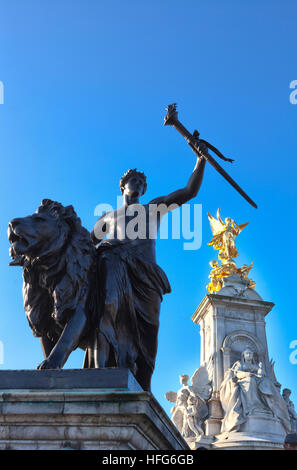 Victoria Memorial in front of Buckingham Palace Stock Photo