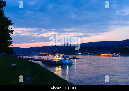 Persenbeug-Gottsdorf: Danube with power station Ybbs-Persenbeug, Persenbeug Castle and an excursion boat in the Nibelungengau, Donau, Niederösterreich Stock Photo