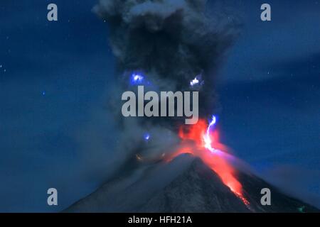 Beijing, China. 29th Feb, 2016. Photo taken on Feb. 29, 2016 shows hot lavas and volcanic ashes rising from Mount Sinabung during an eruption in Karo, North Sumatra, Indonesia. © Gatha Ginting/Xinhua/Alamy Live News Stock Photo