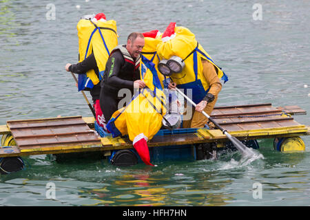 Poole, Dorset, UK. 1st Jan, 2017. Hundreds turn out to watch the New Years Day Bath Tub Race. A variety of unusual craft take to the water to race, having fun throwing eggs and flour, firing water cannons and capsizing competing craft. Minions © Carolyn Jenkins/Alamy Live News Stock Photo