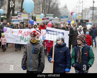 Kiev, Ukraine. 1st Jan, 2017. Ukrainians Ñarry posters with the names of countries, as they attend ''Peace march'' in center of Kiev, Ukraine, on 01 December 2017. The march dedicated to World Day of Peace, during which believers call to stop all wars and bestow peace on Earth. © Serg Glovny/ZUMA Wire/Alamy Live News Stock Photo