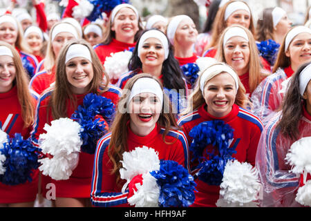 Westminster, London, 1st January 2017. Varsity All-American Cheerleaders perform. The London New Year's Day Parade, LNYDP 2017, has been a turn-of-year tradition since 1987 and features several thousand performers from all around the world. Credit: Imageplotter News and Sports/Alamy Live News