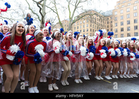 Westminster, London, 1st January 2017. The Varsity all American Cheerleaders perform. Participants and spectators enjoy the parade. The London New Year's Day Parade, LNYDP 2017, has been a turn-of-year tradition since 1987 and features several thousand performers from all around the world. Credit: Imageplotter News and Sports/Alamy Live News