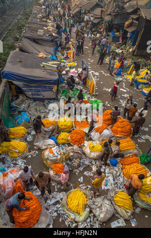 Local flower market at Mallick ghat near Howrah bridge busy with buyers sellers and vendors on a Sunday morning. Stock Photo