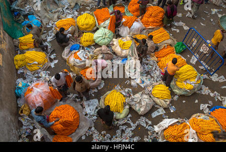 Local Indian flower market at Mallick ghat near Howrah bridge busy with buyers sellers and vendors. Stock Photo