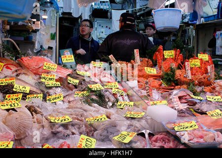 A stall on Tsukiji Fish Market, Tokyo, Japan Stock Photo