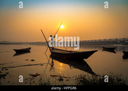 Silhouette boat with oarsman at sunset on river Damodar, Durgapur Barrage, West Bengal, India. Stock Photo