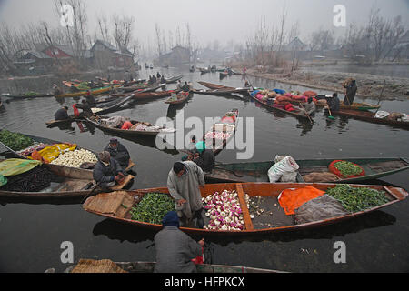 India. 31st Dec, 2016. A Kashmiri boatman (c) attends a customer at the floating vegetable market in the interiors of famed Dal Lake in Srinagar, the summer capital of Indian controlled Kashmir on December 31, 2016. Vegetables sold in the floating market are supplied to many parts of Srinagar across the Kashmir. Selling vegetables has been the major source of income for the inhabitants of interiors of Dal Lake. © Faisal Khan/Pacific Press/Alamy Live News Stock Photo