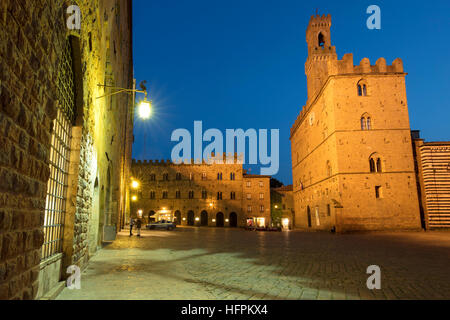 Twilight over Palazzo dei Priori and the medieval town of Volterra, Tuscany, Italy Stock Photo