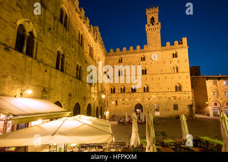 Twilight over Palazzo dei Priori and the medieval town of Volterra, Tuscany, Italy Stock Photo