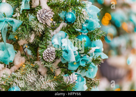 charging Can be calculated Do well () Green aquamarine christmas decorations hi-res stock photography and images  - Alamy