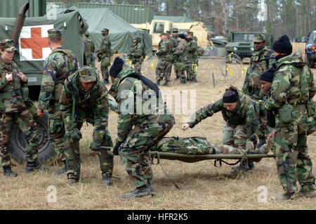 060219-N-0553R-005 Gulfport, Miss. (Feb. 19, 2006) - U.S. Navy Naval Mobile Construction Battalion One (NMCB-1) Seabees practice carrying litters before a simulated mass casualty drill during a field medicine exercise at Camp Shelby. NMCB-1 in cooperation with NMCB-26 and Underwater Construction Team One (UCT-1) are currently conducting a graded exercise to evaluate their ability to successfully meet mission-oriented goals in a contingency environment. U.S. Navy photo by Photographer's Mate 3rdClass Ja'lon A. Rhinehart (RELEASED) US Navy 060219-N-0553R-005 U.S. Navy Naval Mobile Construction B Stock Photo
