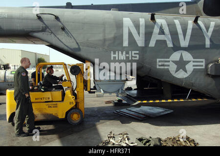 060307-N-4374S-001  Manama, Bahrain (March 07, 2006) - Squadron personnel assigned to the BlackhawkÕs of Helicopter Mine Counter Measure Squadron One Five (HM-15), load cargo onto a MH-53E Sea Dragon helicopter prior to a flight mission. HM-15 is homeported at Naval Air Station Corpus Christi. U.S. Navy photo by Photographer's Mate 2nd Class Michael J. Sandberg (RELEASED) US Navy 060307-N-4374S-001 Squadron personnel assigned to the Blackhawks of Helicopter Mine Counter Measure Squadron One Five (HM-15), load cargo onto a MH-53E Sea Dragon helicopter Stock Photo
