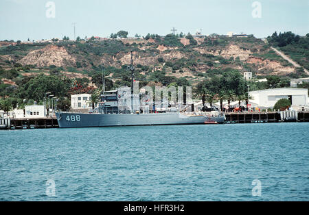 A port beam view of the ocean minesweeper USS CONQUEST (MSO-488) tied up at the Navy quarantine pier in San Diego Harbor. USS Conquest (MSO-488) Stock Photo