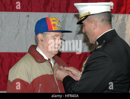 060323-N-6403R-068 Atlantic Ocean (March 23, 2006) - Mr. John Foley is presented a Purple Heart for injuries received during the battle of Iwo Jima by Commanding Officer 24th Marine Expeditionary Unit Marine Col. Johnson Ronald aboard USS Iwo Jima (LHD 7). More than 125 veterans also attend a Sunset Reception aboard Iwo Jima. U.S. Navy photo by PhotographerÕs Mate Airman Joshua Rodriguez (RELEASED) US Navy 060323-N-6403R-068 Mr. John Foley is presented a Purple Heart for injuries received during the battle of Iwo Jima by Commanding Officer 24th Marine Expeditionary Unit Marine Col. Johnson Ron Stock Photo