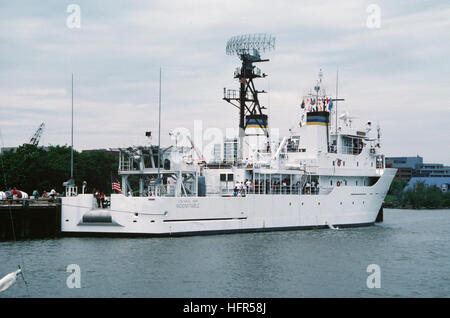 Starboard quarter view of the Military Sealift Command (MSC) surveillance ship USNS INDOMITABLE (T-AGOS 7) tied up at the Robinson Freight Terminal during a port visit to Alexandria, Virginia. USNS Indomitable (T-AGOS-7) 1998 Stock Photo