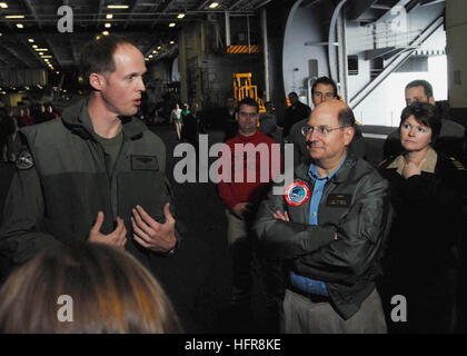 080126-N-1229B-033  PACIFIC OCEAN (Jan. 26, 2008) Secretary of the Navy (SECNAV) The Honorable Dr. Donald Winter is briefed by Cmdr. Terence Hoeft, executive officer of Helicopter Anti-submarine Squadron (HS) 2, about the capabilities of the SH-60F and HH-60H Seahawk helicopters aboard the aircraft carrier USS Abraham Lincoln (CVN 72). Winter is observing an anti-submarine warfare exercise during a joint task force exercise being conducted off the coast of Southern California. U.S. Navy photo by Mass Communication Specialist 3rd Class Patrick M. Bonafede (Released) US Navy 080126-N-1229B-033 S Stock Photo