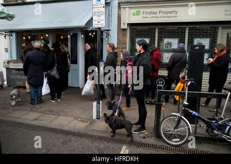 Hackney. Broadway market. Finn and Flounder fish shop. Queue for Christmas orders. Stock Photo