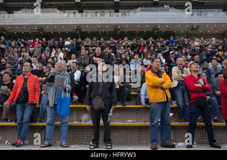 Hong Kong, Hong Kong. 01st Jan, 2017. 100,000 racing fans can't wait to try their luck at Hong Kong Jockey Club's 'Lucky Star January 1 Race Day' in Shatin Racecourse. 1st January 2017 © Alda Tsang/Pacific Press/Alamy Live News Stock Photo