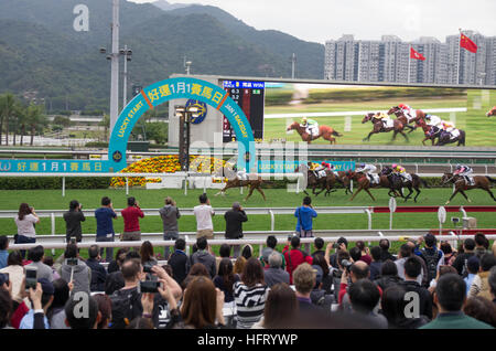 Hong Kong, Hong Kong. 01st Jan, 2017. 100,000 racing fans can't wait to try their luck at Hong Kong Jockey Club's 'Lucky Star January 1 Race Day' in Shatin Racecourse. 1st January 2017 © Alda Tsang/Pacific Press/Alamy Live News Stock Photo