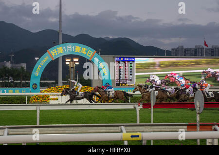 Hong Kong, Hong Kong. 01st Jan, 2017. 100,000 racing fans can't wait to try their luck at Hong Kong Jockey Club's 'Lucky Star January 1 Race Day' in Shatin Racecourse. 1st January 2017 © Alda Tsang/Pacific Press/Alamy Live News Stock Photo