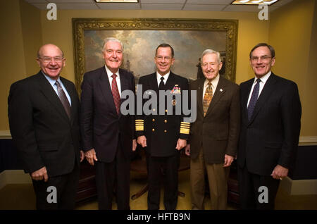 061205-N-0696M-018 Washington (Dec. 5, 2006) - Chief of Naval Operations (CNO) Adm. Mike Mullen meets with former Navy Chief's at a CNO Conference at the Pentagon. (left to right) 27th CNO Adm. Vern Clark, 21st CNO Adm. James D. Watkins, Mullen, 22nd CNO Adm. Thomas B. Hayward and 26th CNO Adm. Jay L. Johnson. U.S. Navy photo by Mass Communication Specialist 1st Class Chad J. McNeeley (RELEASEDS) US Navy 061205-N-0696M-018 Chief of Naval Operations (CNO) Adm. Mike Mullen meets with former Navy Chief's at a CNO Conference at the Pentagon Stock Photo