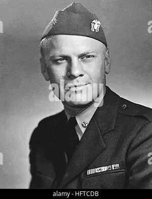 061227-N-0000X-003 DOD File Photo:  Lt. Cmdr. Gerald Ford in uniform 1945, who later became the 38th President of the United States (1974-1977).  Ford received his commission as an Ensign in the U.S Naval Reserve on April 13, 1942 and later participated in many actions in the Pacific aboard the fast aircraft carrier USS Monterey (CVL 26).  He was eventually released from active duty under honorable conditions in Feb. 1946. President Ford, 93, passed away on Dec. 26, 2006 at his home in Rancho Mirage, Calif.  DOD photo (RELEASED) US Navy 061227-N-0000X-003 Lt. Cmdr. Gerald Ford in uniform 1945, Stock Photo