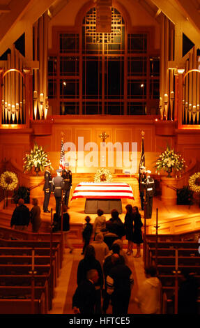 Former President Gerald R. Ford lies in repose at St. Margaret's Episcopal Church in Palm Desert, Calif., Dec. 29, 2006, as the Guard of Honor stands watch. DoD personnel are helping to honor Ford, the 38th president of the United States, who passed away on Dec. 26th. Following services in California, Ford's remains will be flown to Washington, D.C., for a state funeral in the Capitol Rotunda and a funeral service at the Washington National Cathedral, followed by burial services in Michigan.  (U.S. AirForce photo by 1st Lt. Carrie L. Kessler) (Released) US Navy 061229-F-5297K-009 Former Presid Stock Photo