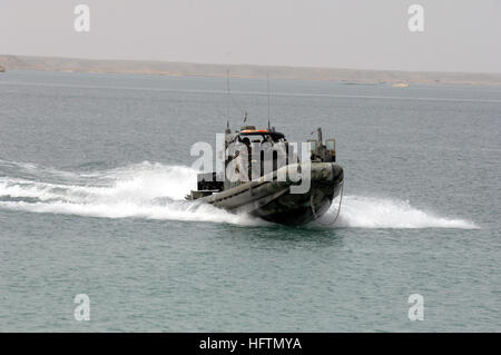 070427-N-4928M-032 HADITHA DAM, Iraq (April 27, 2007) - A Small Unit Riverine Craft (SURC), from the NavyÕs Riverine Squadron (RIVRON) 1, conducts an orientation ride in Lake Qadisiya, the man-made reservoir on the North side of Haditha Dam. RIVRON 1, based out of Naval Amphibious Base (NAB) Little Creek, is currently supporting the 2nd Marine Expeditionary Force (II MEF) in the Al Anbar province of Iraq. The deployment marks the first for a Navy riverine squadron since the Vietnam War. U.S. Navy photo by Senior Chief Mass Communication Specialist Jon E. McMillan (RELEASED) US Navy 070427-N-49 Stock Photo