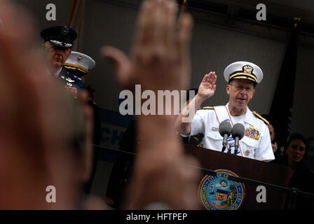 070526-N-0696M-567 CHICAGO (May 26, 2007) - Chief of Naval Operations (CNO) Adm. Mike Mullen swears in over 70 future service members into active duty during events held at the annual Chicago Memorial Day Parade. Adm. Mullen was honored as this years Grand Marshal. Mayor Daley and Adm. Mullen also presented Illinois family members with Gold Star flags in remembrance of their fallen loved ones. Since World War I, family members of deceased veterans have hung a gold star in their windows to honor sacrifice. U.S. Navy photo by Mass Communication Specialist 1st Class Chad J. McNeeley (RELEASED) US Stock Photo