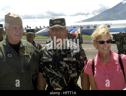 070628-N-1752H-100 LEGASPI, Philippines (June 28, 2007) - Commander U.S. Pacific Command, Adm. Timothy J. Keating and United States Ambassador to the Philippines, the Honorable Kristie A. Kenney are greeted by Lt. Gen. Yano of the Armed Forces of the Philippines, during a visit to the Bicol region. They both came to the Bicol region to visit the amphibious assault ship USS Peleliu (LHA 5), conducting various missions for Pacific Partnership. The Pacific Partnership mission is providing general and ophthalmology surgery, basic medical evaluation and treatment, preventive medicine treatment, den Stock Photo
