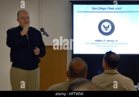 070718-N-3659B-069 CORONADO, Calif. (July 18, 2007) - Chief of Naval Personnel Vice Adm. John C. Harvey Jr. addresses the department heads of Nimitz-Class aircraft carrier USS Ronald Reagan (CVN 76). Harvey discussed manpower, recruiting, individual augmentation and rating merger issues among other topics during his fleet visit to San Diego. U.S. Navy photo by Mass Communication Specialist 2nd Class Joseph M. Buliavac (RELEASED) US Navy 070718-N-3659B-069 Chief of Naval Personnel Vice Adm. John C. Harvey Jr. addresses the department heads of Nimitz-Class aircraft carrier USS Ronald Reagan (CVN Stock Photo