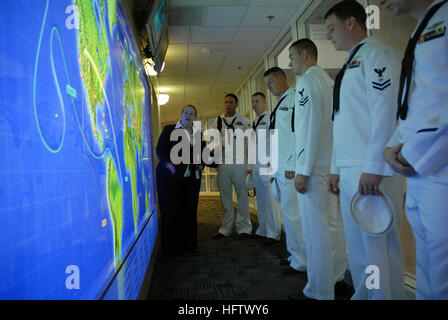 101012-N-6736S-012 ATLANTA (Oct. 12, 2010) Sailors assigned to the guided-missile submarine USS Georgia (SSGN 729) tour CNN studios during Atlanta Navy Week 2010. Atlanta Navy Week is one of 19 Navy weeks planned across America in 2010. Navy weeks show Americans the investment they have made in their Navy and increase awareness in cities that do not have a significant Navy presence. (U.S. Navy photo by Mass Communication Specialist 1st Class Katrina Sartain/Released) US Navy 101012-N-6736S-012 Sailors assigned to the guided-missile submarine USS Georgia (SSGN 729) tour CNN studios during Atlan Stock Photo