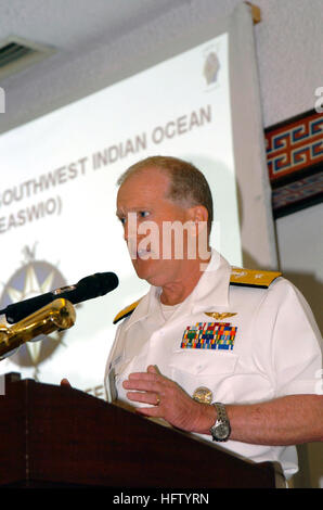 070906-F-1779B-010 MOMBASA, Kenya (Sept. 6, 2007) - Rear Adm. James Hart, commander of Combined Joint Task Force-Horn of Africa (CJTF-HOA), gives an overview of the briefings and lessons that have taken place at the East Africa South West Indian Ocean (EASWIO) maritime security conference. U.S. Air Force photo by Senior Airman Matthew S. Bright (RELEASED) US Navy 070906-F-1779B-010 Rear Adm. James Hart, commander of Combined Joint Task Force-Horn of Africa (CJTF-HOA), gives an overview of the briefings and lessons that have taken place at the East Africa South West Indian Ocean Stock Photo