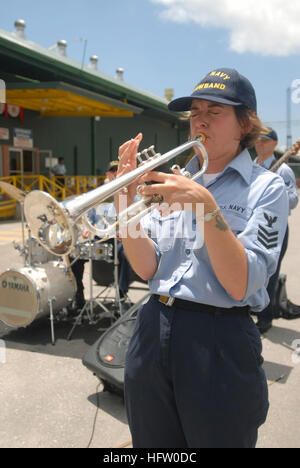 070917-N-4238B-064  PORT-OF-SPAIN, Trinidad and Tobago (Sept. 17, 2007) - Musician 1st Class Amanda Marquis, attached to the Military Sealift Command hospital ship USNS Comfort (T-AH 20), plays a solo during a U.S. Navy Showband performance. Comfort is on a four-month humanitarian deployment to Latin America and the Caribbean providing medical treatment to patients in a dozen countries. U.S. Navy photo by Mass Communication Specialist 3rd Class Kelly E. Barnes (RELEASED) US Navy 070917-N-4238B-064 Musician 1st Class Amanda Marquis, attached to the Military Sealift Command hospital ship USNS Co Stock Photo