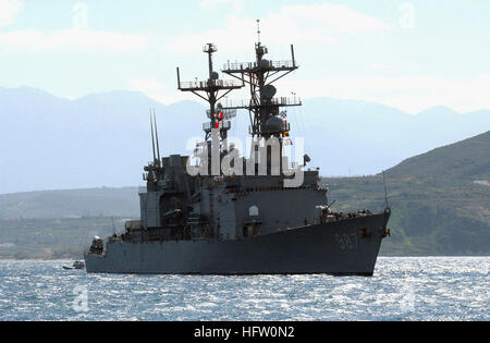 A starboard bow view of the US Navy (USN) Spruance Class Destroyer, USS 0’BANNON (DD 987) as she approaches the Marathi Pier Facility for an official port visit to Souda Bay, Crete, Greece (GRC) while on a routine deployment to the Mediterranean. USS O'Bannon (DD-987) entering Souda Bay Crete Greece Stock Photo