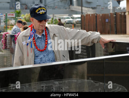 071207-N-3283M-039 PEARL HARBOR, Hawaii  (Dec. 7, 2007) Pearl Harbor survivor and former crew member of USS Oklahoma (BB 37), Paul Goodyear reads the name of former shipmates lost on Oklahoma during a joint Oklahoma Memorial Committee/National Park Service dedication ceremony for the newly constructed memorial on historic Ford Island. According to the memorialÕs architect, Don Beck, the memorial portrays Sailors manning the rails, or rendering honors to a naval vessel as their own vessel passes. U.S. Navy photo by Mass Communication Specialist 2nd Class Sarah Murphy (Released) US Navy 071207-N Stock Photo