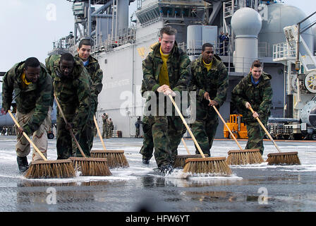 080214-N-4010S-057 SEA OF JAPAN (Feb. 14, 2008) Sailors aboard the forward-deployed amphibious assault ship USS Essex (LHD 2) scrub the flight deck between flight operations to remove debris that can cause damage to aircraft engines. Essex is the lead ship of the only forward-deployed U.S. Expeditionary Strike Group and serves as the flagship for Combined Task Force (CTF) 76. U.S. Navy Photo by Chief Mass Communication Specialist Ty Swartz (Released) US Navy 080214-N-4010S-057 Sailors aboard the forward-deployed amphibious assault ship USS Essex (LHD 2) scrub the flight deck between flight ope Stock Photo