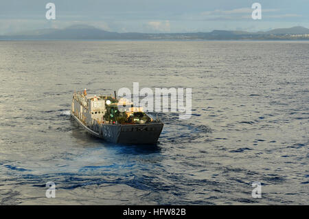 Landing Craft Utility 1631 departs the well deck of USS Green Bay (LPD ...