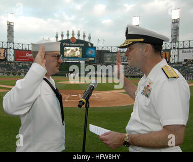 File:More than 100 U.S. Sailors from Navy Region Midwest, Navy Recruiting  Chicago and Naval Station