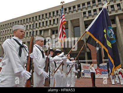 080704-N-1512O-031 BOSTON (July 4, 2008) Members of the Color Guard from the multi-purpose amphibious assault ship USS Bataan (LHD 5) present the colors during a Fourth of July parade through Boston beginning at City Hall for a flag raising ceremony and ending at the State Building for a reading of the Declaration of Independence. Bataan is in Boston participating in the 27th annual Boston Harborfest, a six-day long Fourth of July festival showcasing the colonial and maritime heritage of the cradle of the American Revolution. U.S. Navy photo by Mass Communication Specialist 3rd Class Stephen O Stock Photo