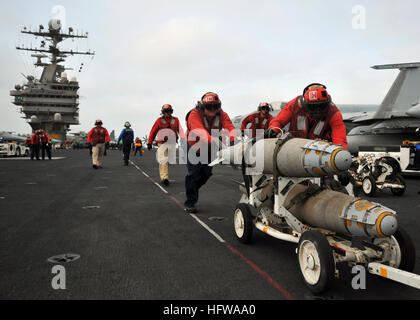 080708-N-7981E-105  GULF OF OMAN (July 8, 2008) Aviation Ordnancemen assigned to the 'Bounty Hunters' of Strike Fighter Squadron (VFA) 2 push bombs to be loaded onto aircraft on the flight deck of Nimitz-class aircraft carrier USS Abraham Lincoln (CVN 72). Lincoln is deployed to the U.S. 5th Fleet area of responsibility to support maritime security operations. U.S. Navy photo by Mass Communications Specialist 2nd Class James R. Evans (Released) US Navy 080708-N-7981E-105 Aviation Ordnancemen assigned to the Bounty Hunters of Strike Fighter Squadron (VFA) 2 transfer munitions to waiting aircraf Stock Photo