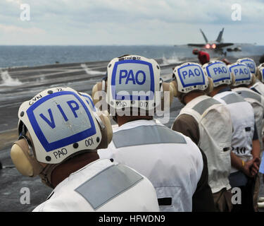 080910-N-7981E-118 SOUTH CHINA SEA (Sept. 10, 2008) Senior Cambodian civilian and military officials observe flight operations aboard the aircraft carrier USS Abraham Lincoln (CVN 72). The Lincoln Strike Group is on a scheduled deployment in the U.S. 7th Fleet area of responsibility operating in the western Pacific and Indian oceans. (U.S. Navy photo by Mass Communication Specialist 2nd Class James R. Evans/Released) US Navy 080910-N-7981E-118 Senior Cambodian civilian and military officials observe flight operations aboard the aircraft carrier USS Abraham Lincoln (CVN 72) Stock Photo