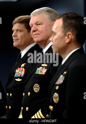 081104-N-8273J-004 WASHINGTON (Nov. 4, 2008) Chief of Naval Operations (CNO) Adm. Gary Roughead, middle, honors Vice Adm. James B. Stockdale Leadership Award recipients Cmdr. Robert E. Smith, left and Cmdr. Paul J. Lyons, during a ceremony in the PentagonÕs Hall of Heroes. (U.S. Navy photo by Mass Communication Specialist 1st Class Tiffini M. Jones/Released) US Navy 081104-N-8273J-004 Chief of Naval Operations (CNO) Adm. Gary Roughead honors Vice Adm. James B. Stockdale Leadership Award recipients Cmdr. Robert E. Smith, left and Cmdr. Paul J. Lyons Stock Photo