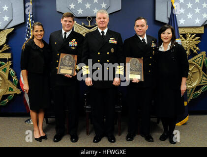 081104-N-8273J-063 WASHINGTON (Nov. 4, 2008) Chief of Naval Operations (CNO) Adm. Gary Roughead, middle, poses for a photo with recipients of the Vice Adm. James B. Stockdale Leadership Award, Cmdr. Robert E. Smith, left, with wife, Cindy, and Cmdr. Paul J. Lyons with wife Kanako, during a ceremony in the PentagonÕs Hall of Heroes. (U.S. Navy photo by Mass Communication Specialist 1st Class Tiffini M. Jones/Released) US Navy 081104-N-8273J-063 Chief of Naval Operations (CNO) Adm. Gary Roughead poses for a photo with recipients of the Vice Adm. James B. Stockdale Leadership Award Stock Photo