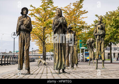 Famine statues, in Custom House Quay in the Dublin Docklands, artist Rowan Gillespie, Dublin, Ireland Stock Photo