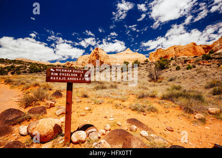 The trail to Hickman Bridge is Capitol Reef National Parks most popular hike and features fantastic views of the Waterpocket Fold and the majestic nat Stock Photo