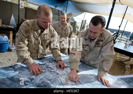 081221-N-0696M-284 AFGHANISTAN (Dec. 21, 2008) Adm. Mike Mullen, chairman of the Joint Chiefs of Staff, is briefed by 2nd Lt. Kenneth McKenzie, left, and Lt. Col. David Odom at Forward Operating Base Bakwah. (U.S. Navy photo by Mass Communication Specialist 1st Class Chad J. McNeeley/Released) US Navy 081221-N-0696M-284 Adm. Mike Mullen is briefed by 2nd Lt. Kenneth McKenzie, left, and Lt. Col. David Odom at Forward Operating Base Bakwah Stock Photo