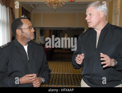 080115-N-2174P-001  NORFOLK, Va. (Jan. 15, 2008) Vice Adm. Melvin G. Williams, Deputy Commander, U.S. Fleet Forces Command (left) and Rear Adm. Alan S. Thompson, SC, USN, Commander Naval Supply Systems Command and Chief of the Supply Corps, discuss the day's agenda during a break at the Supply Corps Senior Leadership Symposium. U. S. Navy photo by Bill Pointer (Released) US Navy 080115-N-2174P-001 Vice Adm. Melvin G. Williams, Deputy Commander, U.S. Fleet Forces Command (left) and Rear Adm. Alan S. Thompson, SC, USN, Commander Naval Supply Systems Command and Chief of the Supply Corps Stock Photo